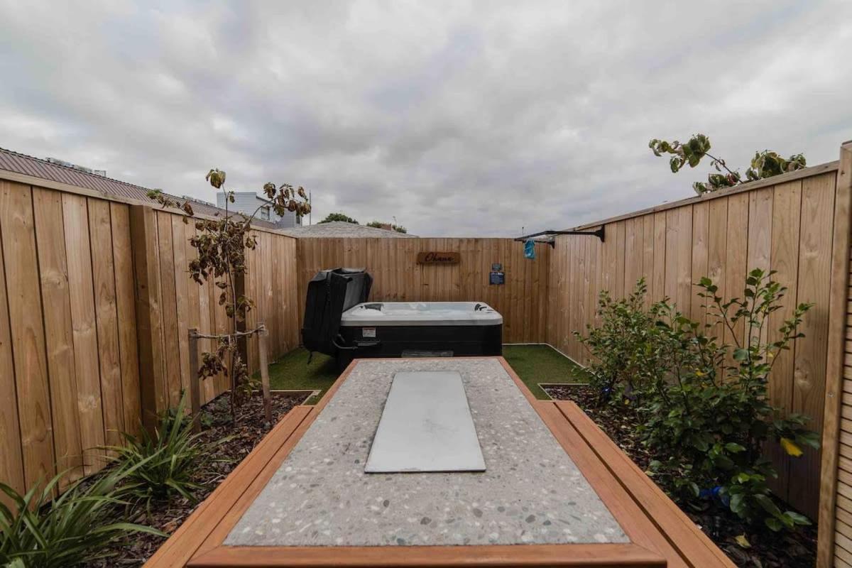 Stones Throw From The Stadium & Hot Tub Christchurch Eksteriør bilde
