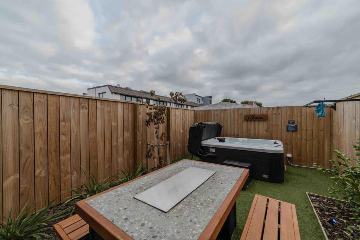 Stones Throw From The Stadium & Hot Tub Christchurch Eksteriør bilde