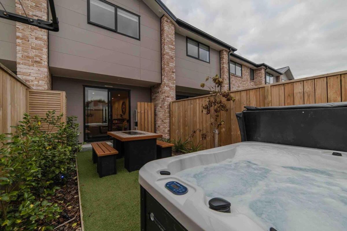 Stones Throw From The Stadium & Hot Tub Christchurch Eksteriør bilde